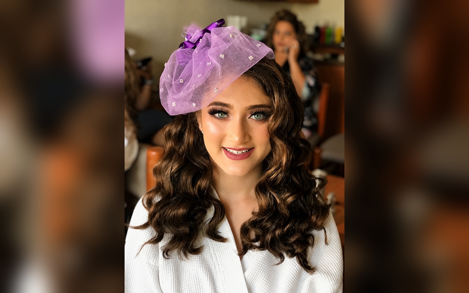 04_social_makeup_1600x1000_blur