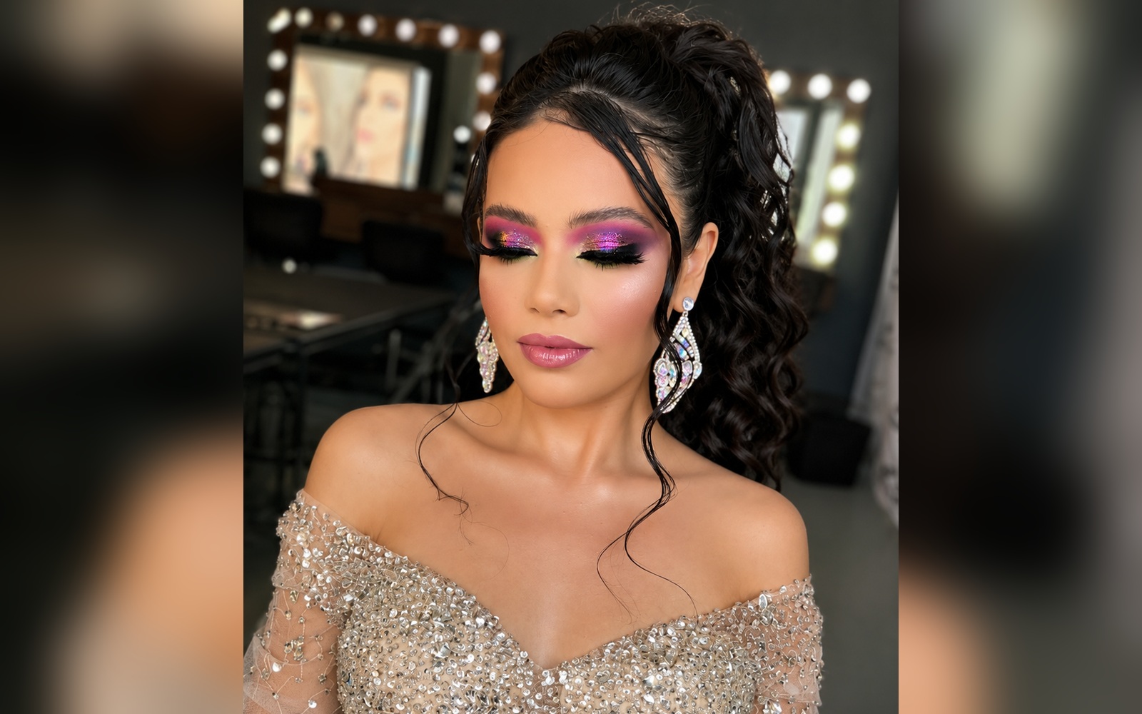 05_social_makeup_1600x1000_blur